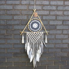 Ochranný Lapač Snov - Velký - Macramé - Pyramida Bílá/Šedá