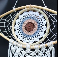 Ochranný Lapač Snov -Střední  - Macramé - Bílá / Šedá / Hnědá